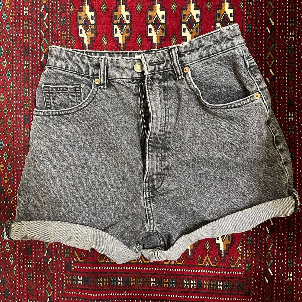 Zara Women’s highwaisted mom denim/jean shorts (US 6)